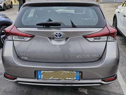 Usata 2015 Toyota Auris Hybrid Business Edition Tre volumi | 11.500 € (Cara)