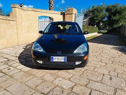 Nero Usata 2001 Ford Focus Ghia Tre volumi | 1200 € (Buon prezzo)