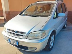 Grigio Usata 2004 Opel Zafira Elegance Monovolume | 500 € (Super prezzo)