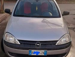 Grigio Usata 2001 Opel Corsa Tre volumi | 1200 € (Buon prezzo)