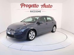 Dolphin grey metall. Usata 2021 VW Golf VIII Life Tre volumi | 17.900 € (Buon prezzo)