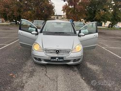 Grigio Usata 2005 Mercedes A200 Avantgarde Tre volumi | 1900 € (Buon prezzo)