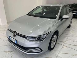 Argento Usata 2021 VW Golf VIII Life Tre volumi | 16.490 € (Ottimo prezzo)