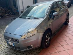 Grigio Usata 2010 Fiat Grande Punto Due volumi | 3500 € (Buon prezzo)