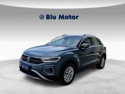 Petroleum blue metallizzato ne Usata 2024 VW T-Roc Life SUV | 28.900 € (Buon prezzo)