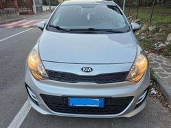 Grigio Usata 2017 Kia Rio Tre volumi | 7400 € (Ottimo prezzo)