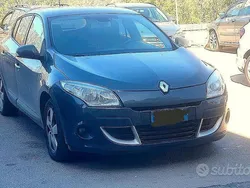 Usata 2010 Renault Mégane III Tre volumi | 2300 € (Buon prezzo)