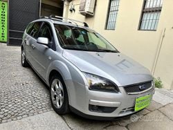 Grigio argento metal. Usata 2007 Ford Focus S Station wagon | 2000 € (Buon prezzo)