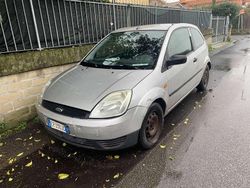Usata 2004 Ford Fiesta Zetec Tre volumi | 1500 € (Ottimo prezzo)