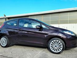 Viola Usata 2010 Ford Fiesta Tre volumi | 4900 € (Molto cara)