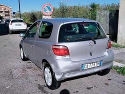 Usata 2003 Toyota Yaris Tre volumi | 1800 € (Ottimo prezzo)