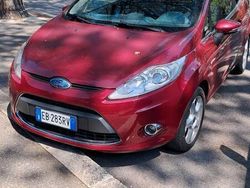 Usata 2010 Ford Fiesta Due volumi | 3700 € (Buon prezzo)