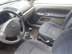 Grigio Usata 2002 Renault Clio II Authentique Tre volumi | 2600 € (Cara)