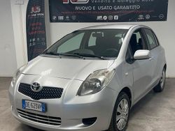 Grigio Usata 2008 Toyota Yaris Tre volumi | 2990 € (Ottimo prezzo)