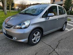 Grigio Usata 2008 Honda Jazz Due volumi | 4300 € (Buon prezzo)