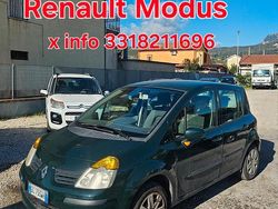 Verde Usata 2006 Renault Modus Monovolume | 2200 €