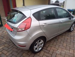 Grigio Usata 2014 Ford Fiesta Due volumi | 6990 € (Cara)