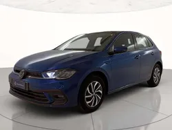 Reef blue metallizzato Usata 2024 VW Polo Edition Tre volumi | 21.900 € (Buon prezzo)