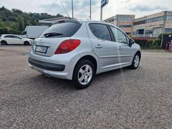 Grigio Usata 2008 Peugeot 207 Tre volumi | 2500 € (Buon prezzo)
