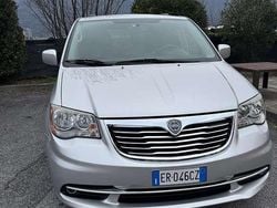 Usata 2013 Lancia Voyager Platinum Monovolume | 9900 € (Buon prezzo)