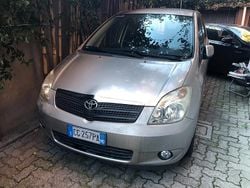 Grigio metallizzato Usata 2003 Toyota Corolla Verso Monovolume | 2990 €