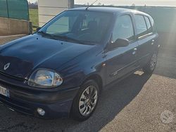 Blu Usata 2000 Renault Clio II Tre volumi | 2000 €