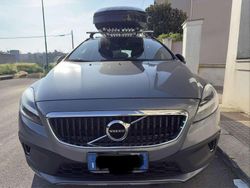 Usata 2018 Volvo V40 CC Business Edition Station wagon | 15.900 € (Molto cara)