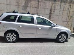 Grigio Usata 2007 Opel Astra Station wagon | 1500 € (Buon prezzo)