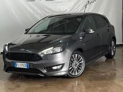Grigio Usata 2017 Ford Focus ST-Line Tre volumi | 7850 € (Buon prezzo)