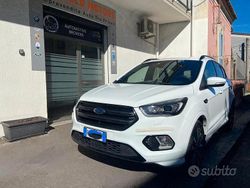Bianco Usata 2019 Ford Kuga ST-Line SUV | 15.999 € (Buon prezzo)