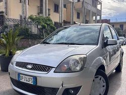 Grigio Usata 2008 Ford Fiesta Ghia Tre volumi | 1450 € (Super prezzo)