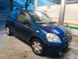 Blu Usata 2001 Toyota Yaris Due volumi | 1600 €