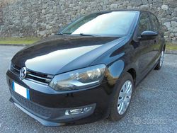 Nero Usata 2013 VW Polo Comfortline Tre volumi | 7700 € (Buon prezzo)