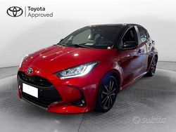 Rosso Usata 2022 Toyota Yaris Hybrid Style Tre volumi | 20.500 € (Molto cara)