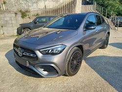 Grigio Usata 2024 Mercedes GLA200 Premium SUV | 45.470 € (Cara)