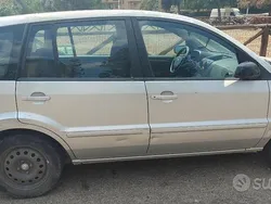 Usata 2006 Ford Fusion Station wagon | 500 € (Super prezzo)