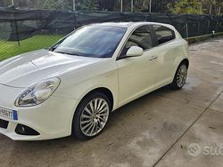 Bianco Usata 2011 Alfa Romeo Giulietta Tre volumi | 7500 € (Cara)