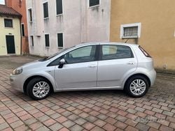 Grigio Usata 2015 Fiat Punto Lounge Tre volumi | 4500 € (Ottimo prezzo)