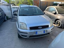 Grigio Usata 2003 Ford Fusion Tre volumi | 1500 € (Buon prezzo)