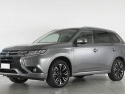 Usata 2018 Mitsubishi Outlander P-HEV Instyle SUV | 19.800 €