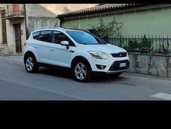 Bianco Usata 2010 Ford Kuga SUV | 6000 € (Buon prezzo)