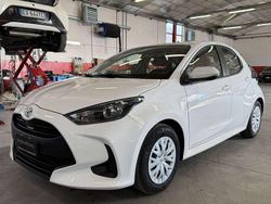 Bianco Usata 2025 Toyota Yaris Hybrid Active Tre volumi | 18.800 € (Ottimo prezzo)