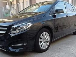 Nero Usata 2016 Mercedes B180 Premium Monovolume | 9900 € (Buon prezzo)
