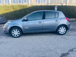 Grigio Usata 2010 Renault Clio II Tre volumi | 3100 € (Buon prezzo)
