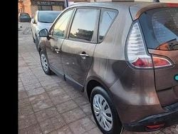 Marrone Usata 2012 Renault Scénic Monovolume | 2900 €
