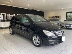 Nero Usata 2012 Mercedes 180 Executive Tre volumi | 6800 €