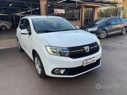 Bianco Usata 2017 Dacia Sandero Lauréate Tre volumi | 6900 € (Cara)