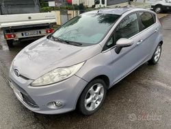 Grigio Usata 2011 Ford Fiesta Tre volumi | 3600 € (Buon prezzo)