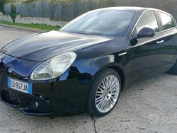 Nero Usata 2011 Alfa Romeo Giulietta Tre volumi | 4200 €
