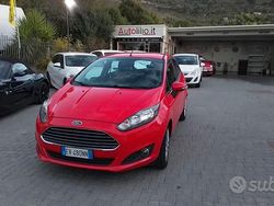 Rosso Usata 2015 Ford Fiesta Business Edition Tre volumi | 6800 € (Buon prezzo)